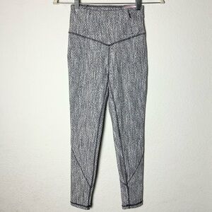 Calia High Rise 7/8 Gray Patterned Leggings Jacquard